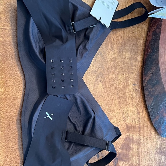 Bnwt padded v neck knix size 6+ black bra - Picture 2 of 2